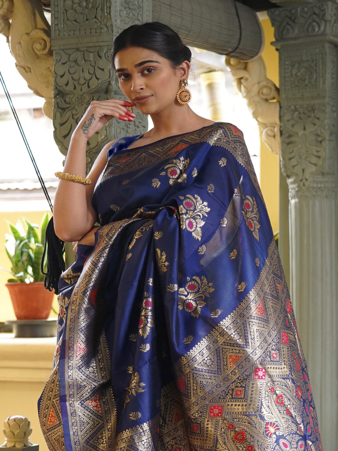 

Subham Woven Design Zari Silk Blend Kanjeevaram Saree, Navy blue
