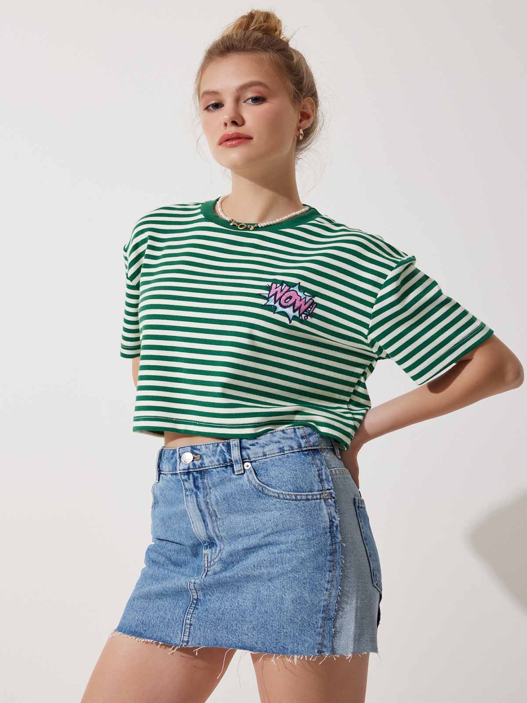 

Happiness istanbul Women Striped Applique T-shirt, Na