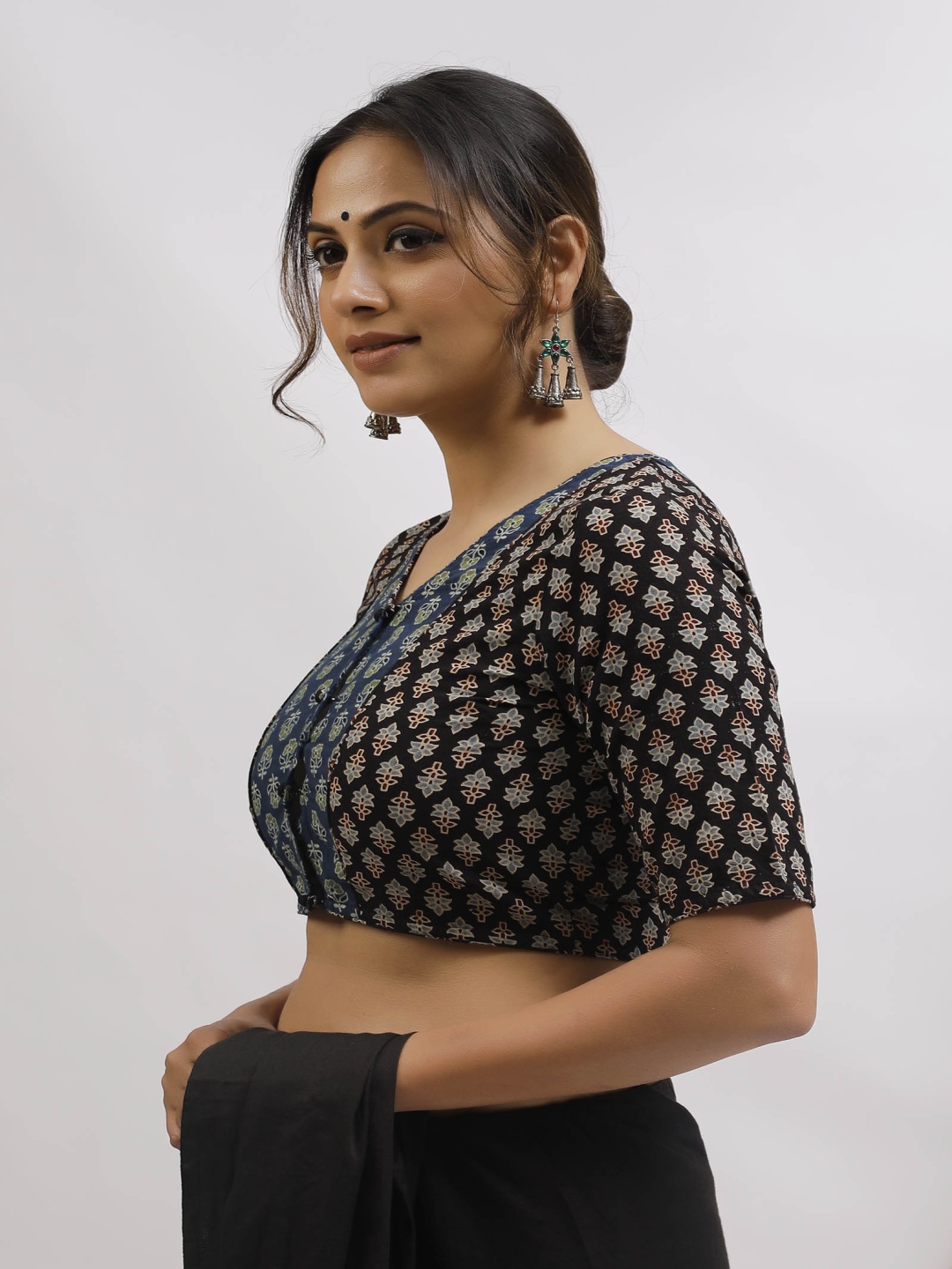 

TJORI Women Printed Short Sleeve Saree Blouse, Black
