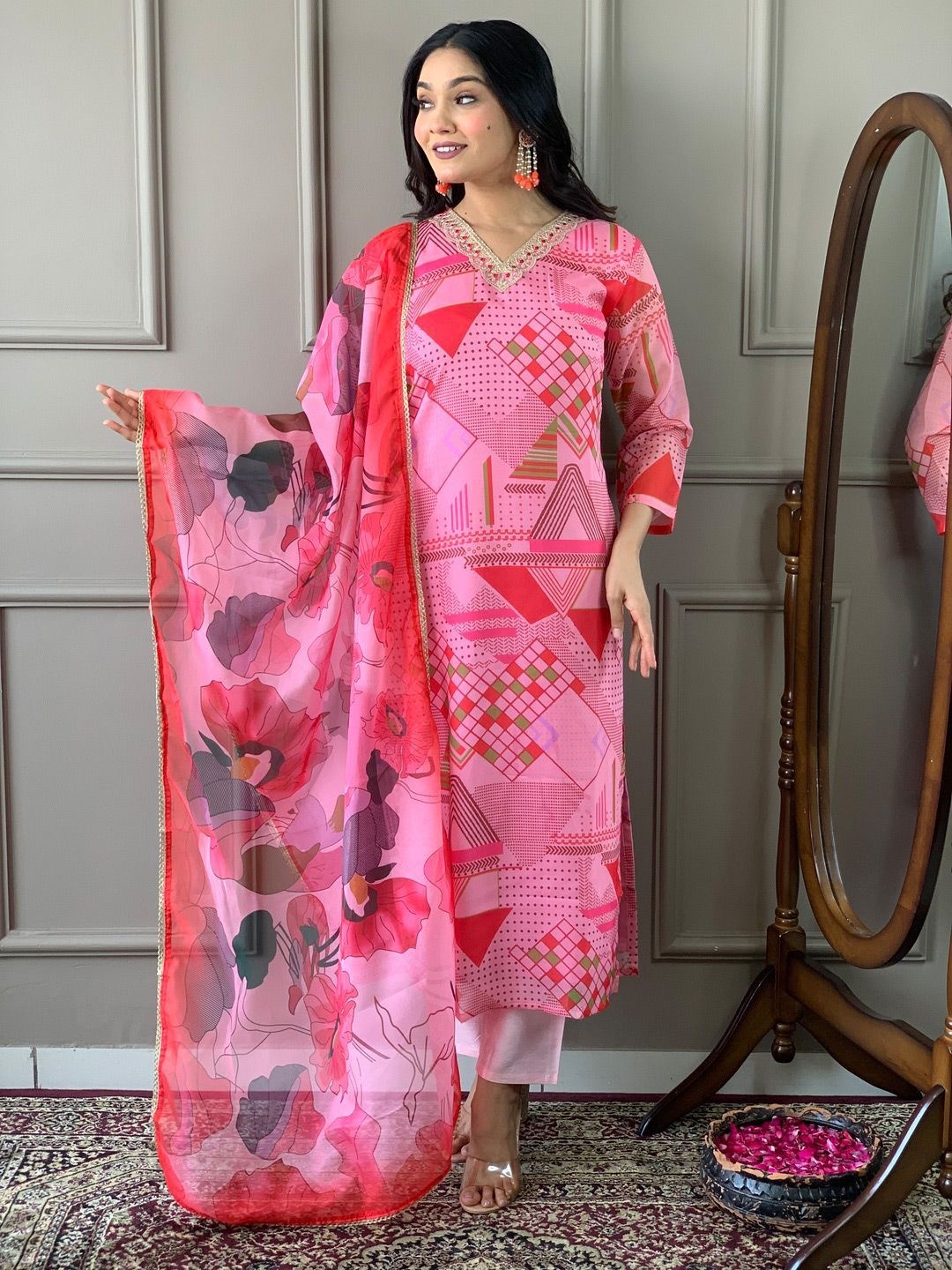 

REALLTREND Geometric Printed V-Neck Straight Kurta With Trousers And Dupatta, Pink