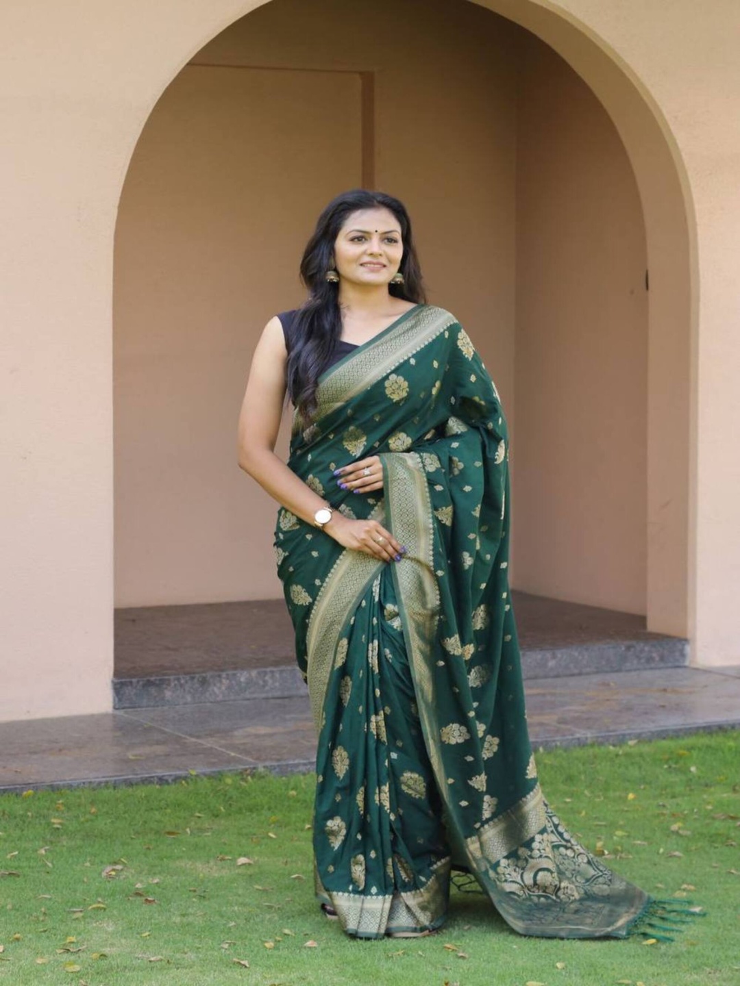 

SANJANA SILK Woven Design Zari Silk Blend Kanjeevaram Saree, Green