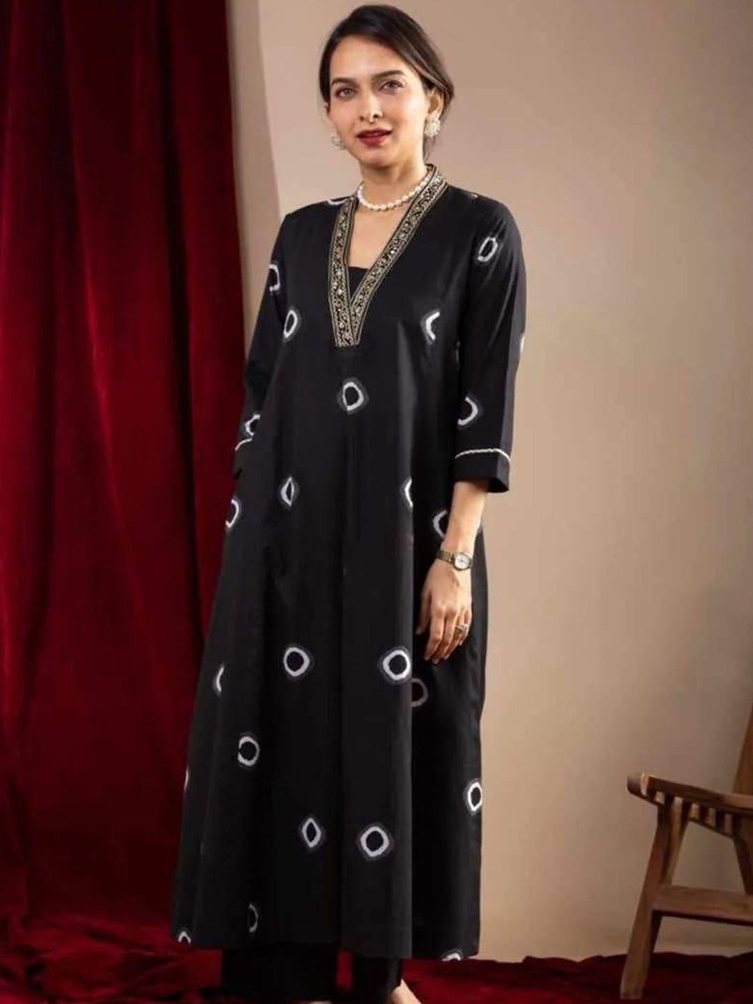 

REALLTREND Printed Empire Sequined Kurta With Trouser And Dupatta, Black