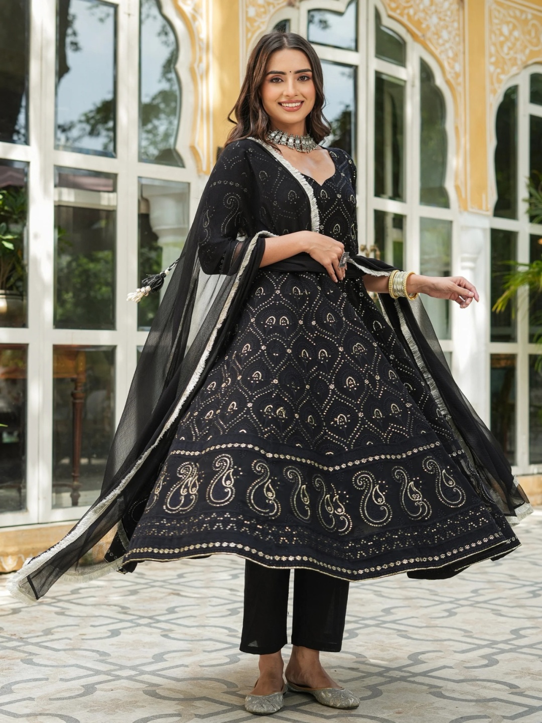 

Vama Heritage Women Paisley Printed Regular Top with Trousers & With Dupatta, Black