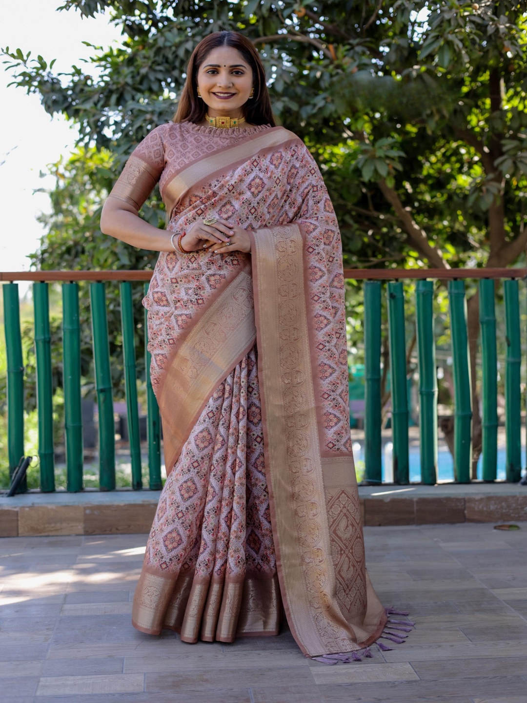 

Anaita Zari Pure Silk Bandhani Saree, Peach