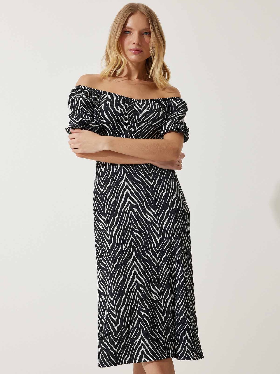 

Happiness istanbul Printed Off-Shoulder A-Line Midi Dress, Na