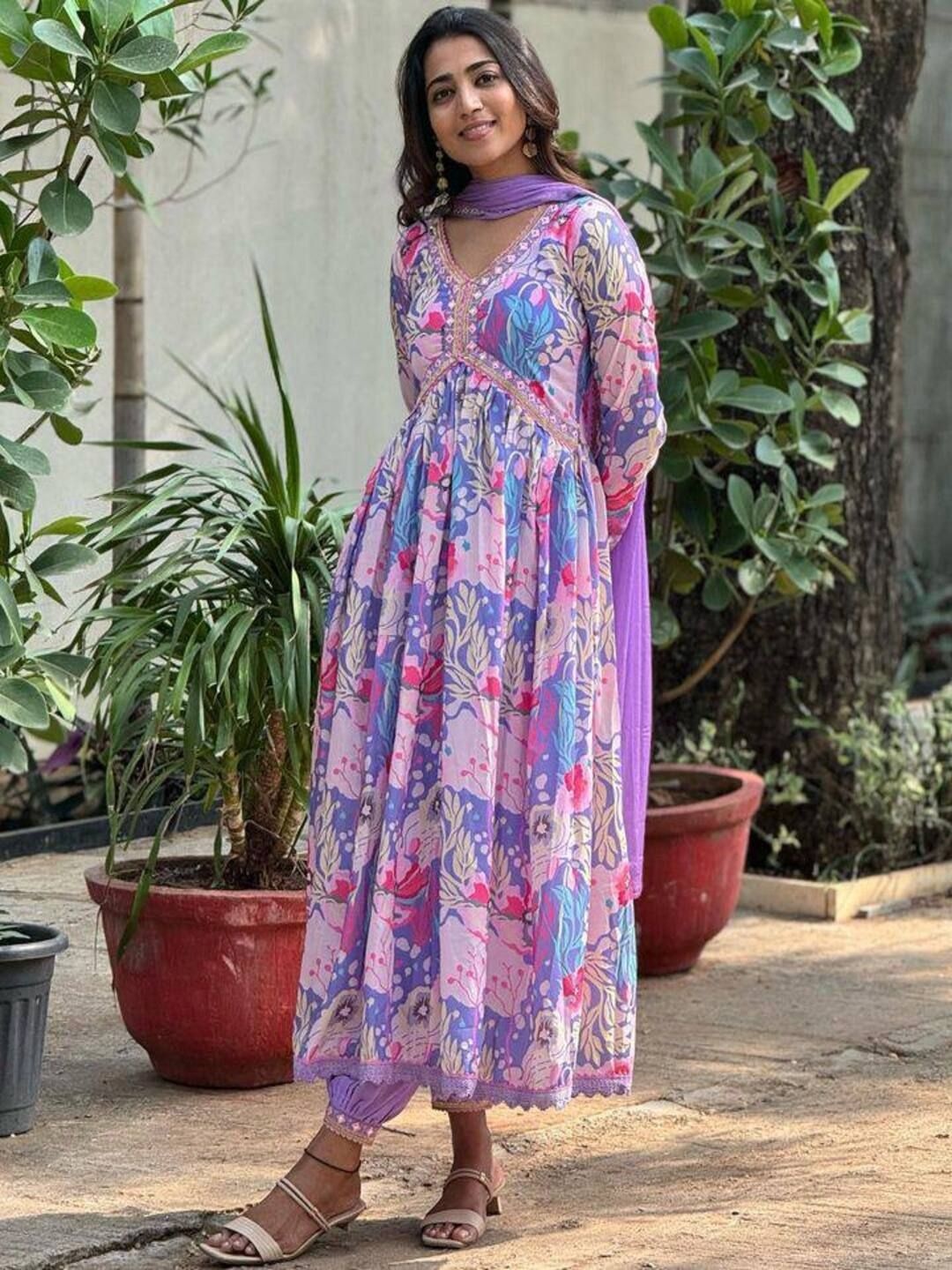 

REALLTREND Floral Printed V-Neck Anarkali Pure Cotton Kurta With Trouser And Dupatta, Lavender