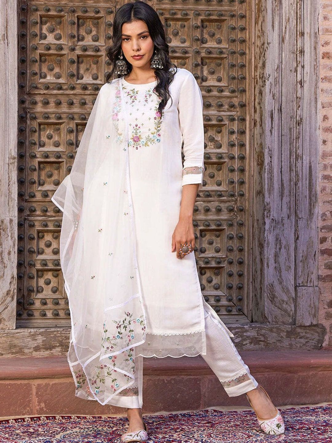 

REALLTREND Floral Embroidered Round Neck Straight Kurta With Trouser & Dupatta, White