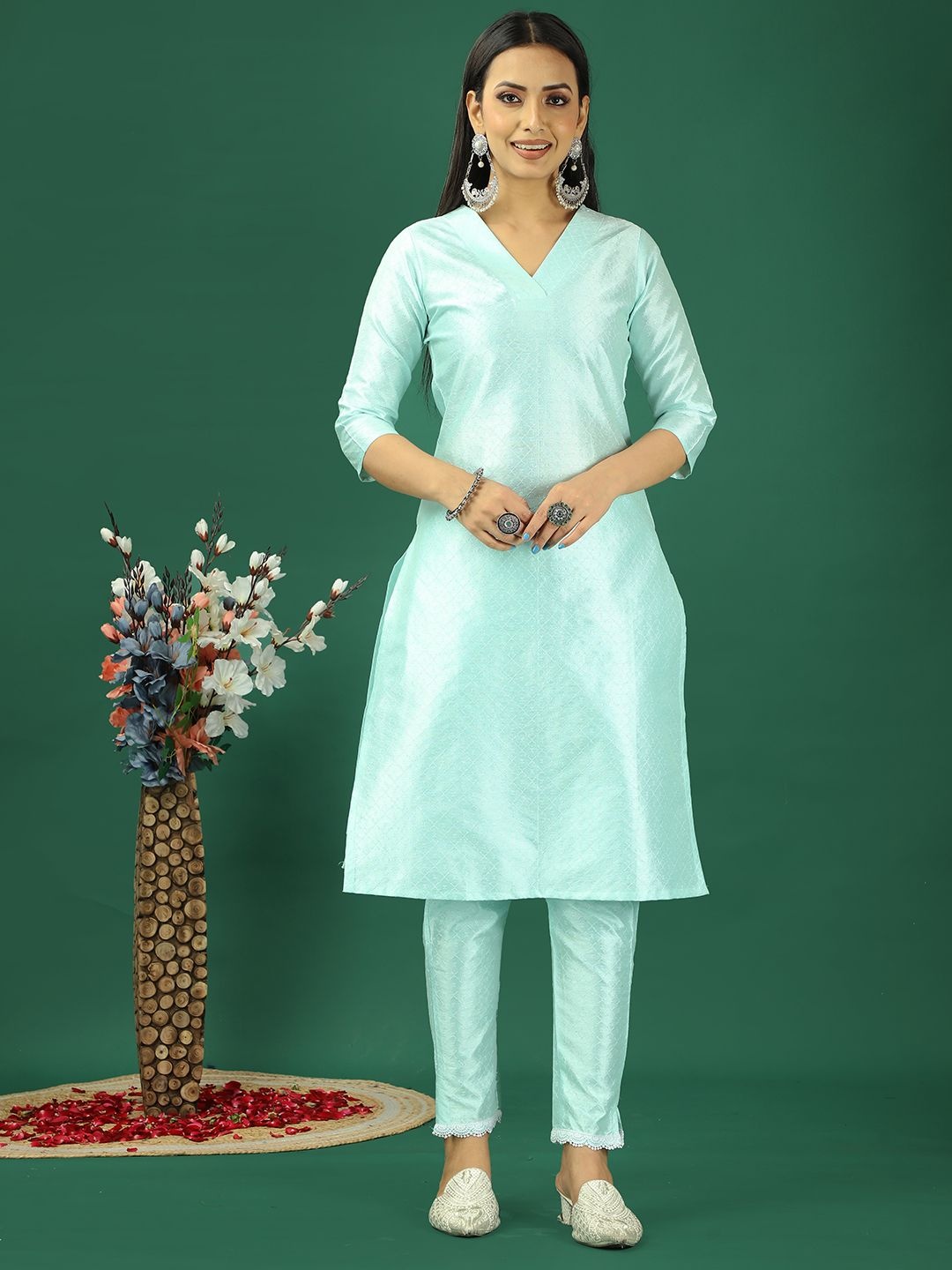 

Ethnovog Ethnic Motifs Woven Design V Neck Straight Kurta with Trouser, Green