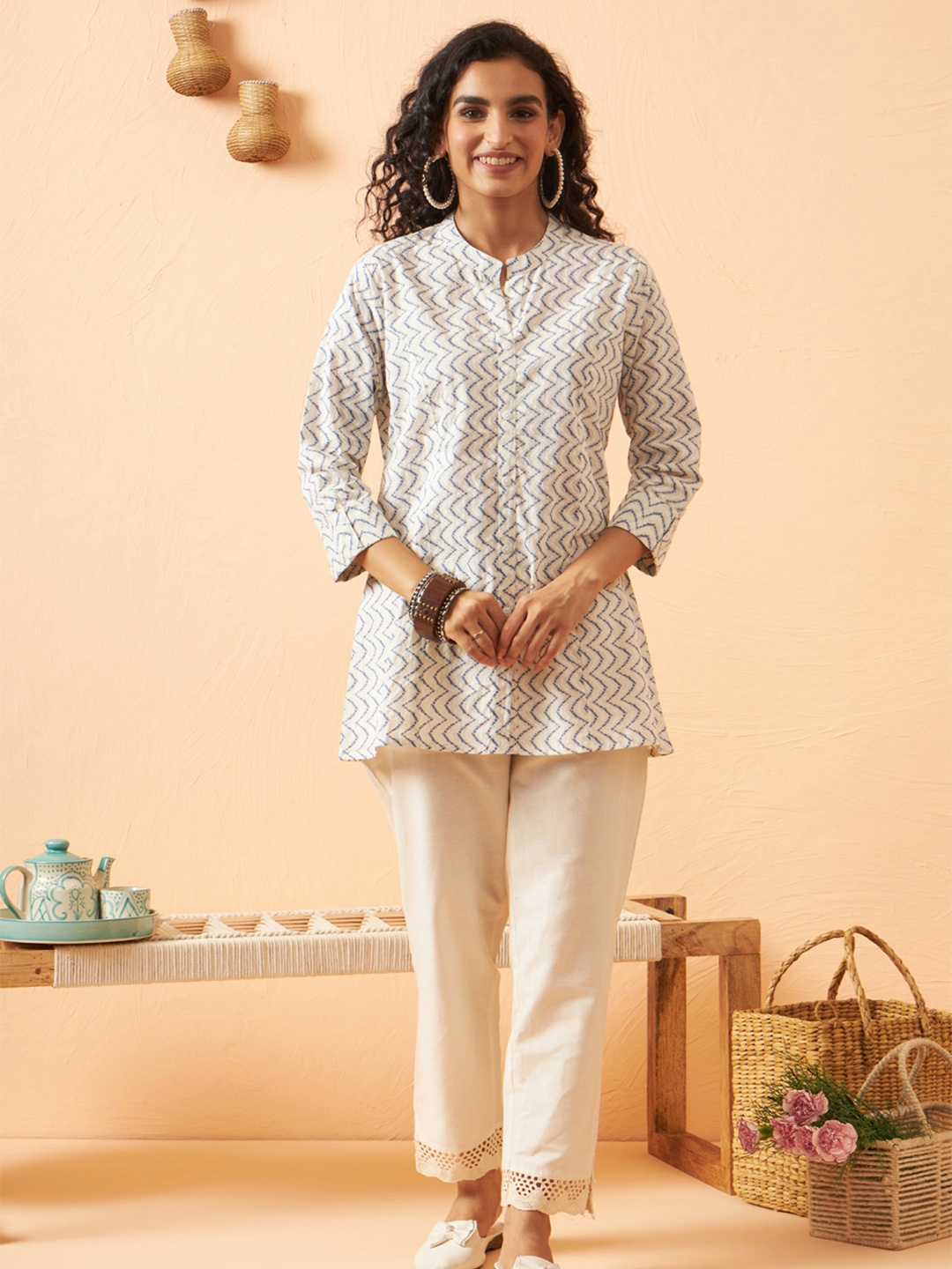 

ARAVALII Chevron Printed Pure Cotton Kurti, Cream