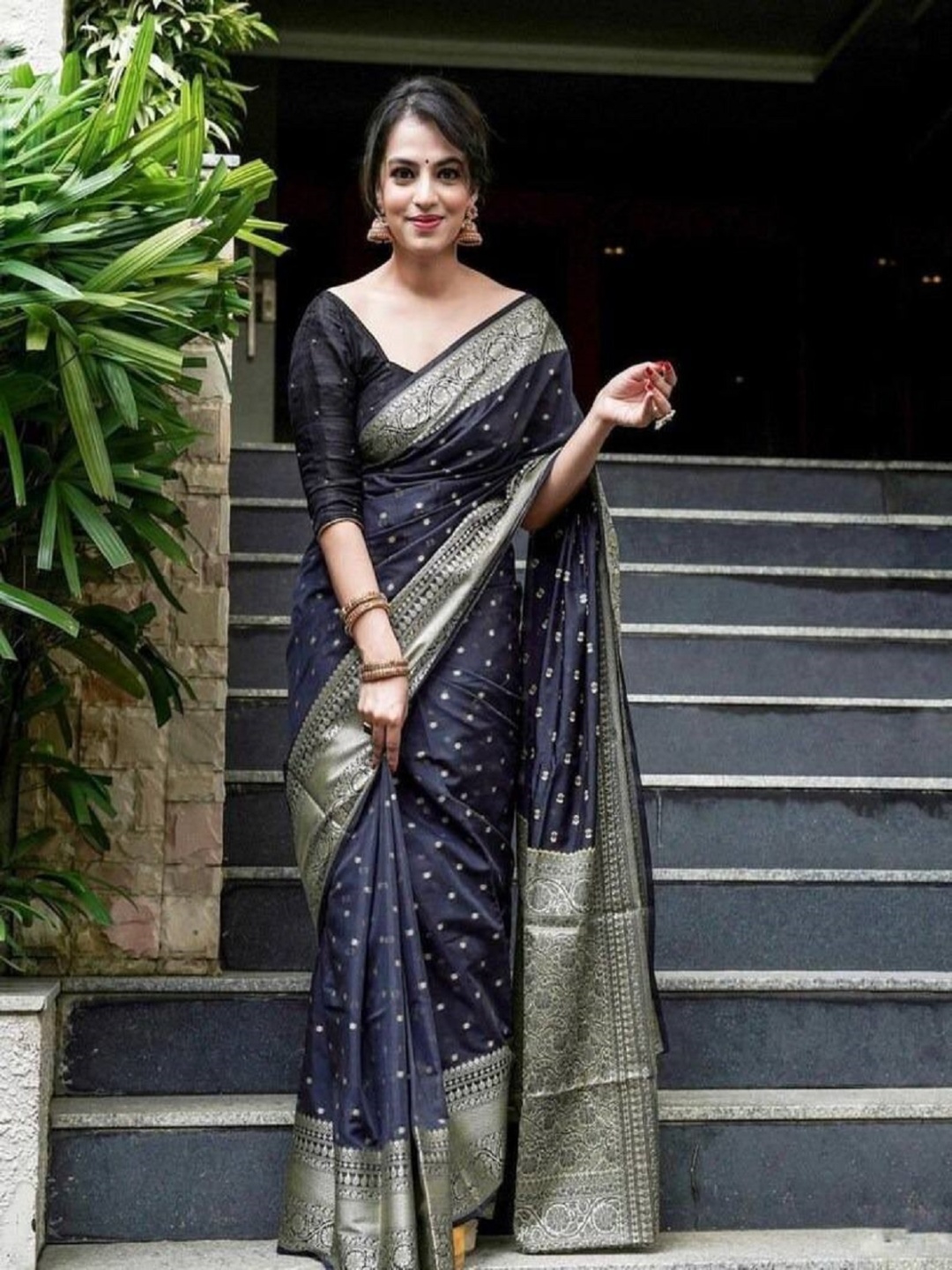 

Aika Woven Design Zari Pure Silk Saree With Blouse Piece, Black