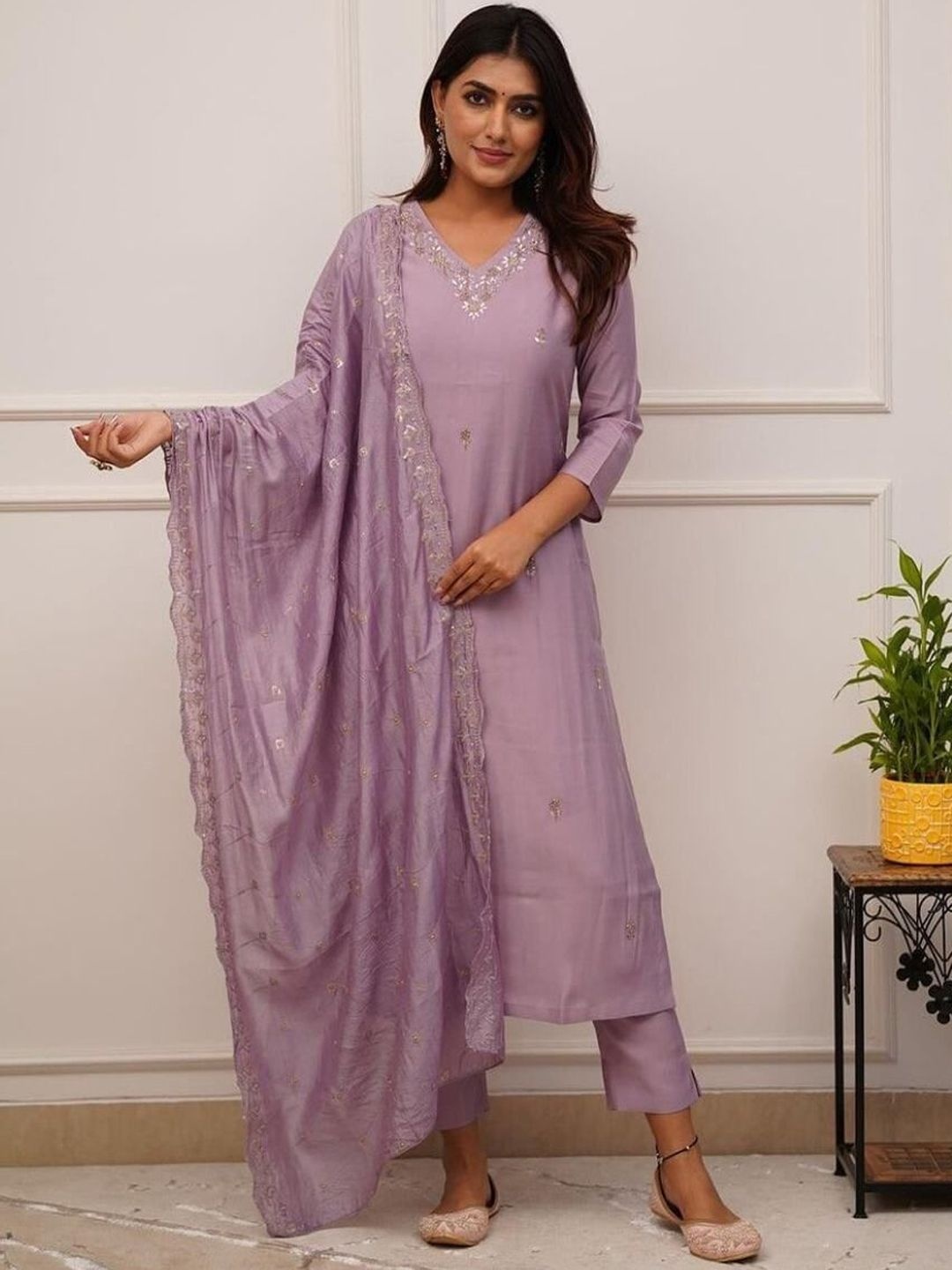 

REALLTREND Floral Embroidered V-Neck Straight Kurta With Trousers & Dupatta, Lavender