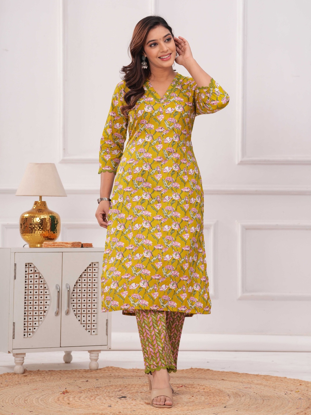 

Aktasa Floral Printed V-Neck Straight Kurta With Trousers, Mustard