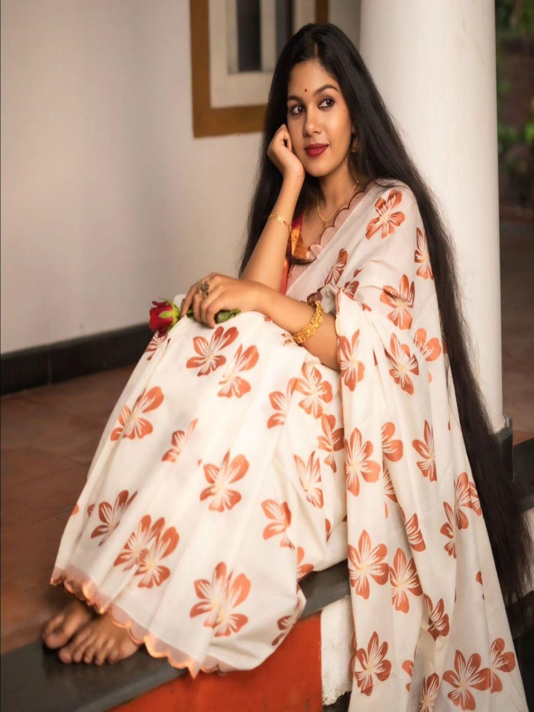 

Caracola Floral Art Silk Banarasi Saree, White