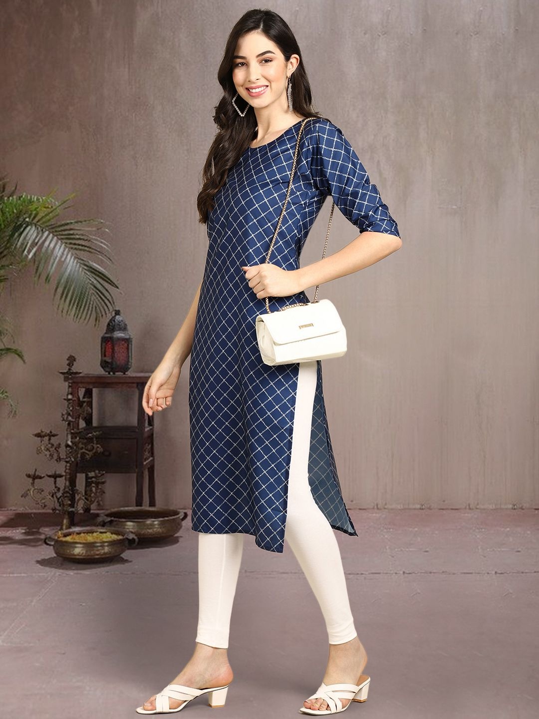 

7Threads Checked Round Neck Straight Kurta, Navy blue