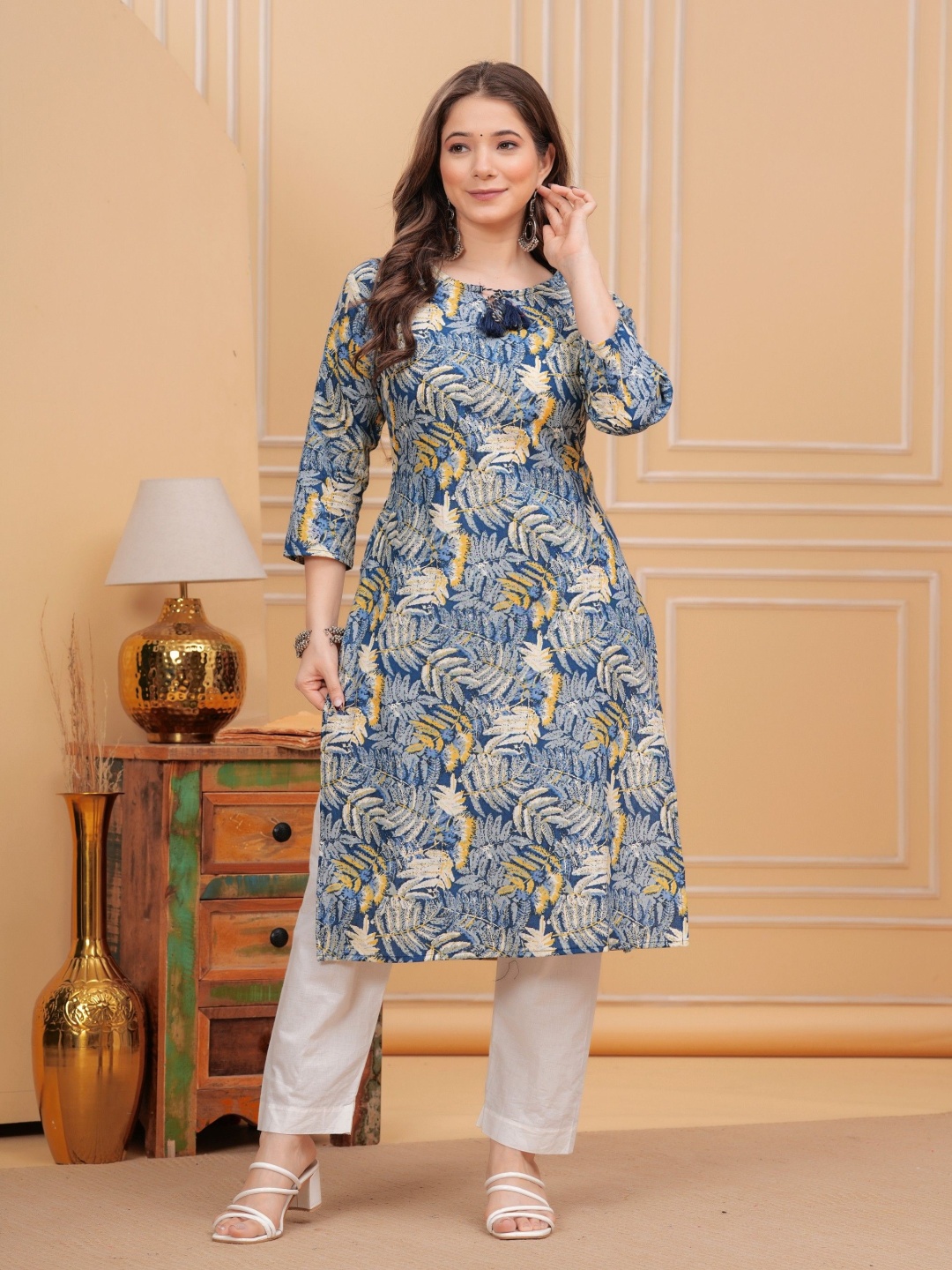 

BKApparels Floral Printed Tie-Up Neck Straight Pure Cotton Kurta with Trousers, Blue