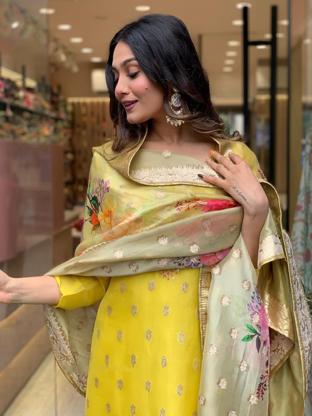 

HERE&NOW Ethnic Woven Design Regular Straight Kurta with Pyjamas & Dupatta, Yellow