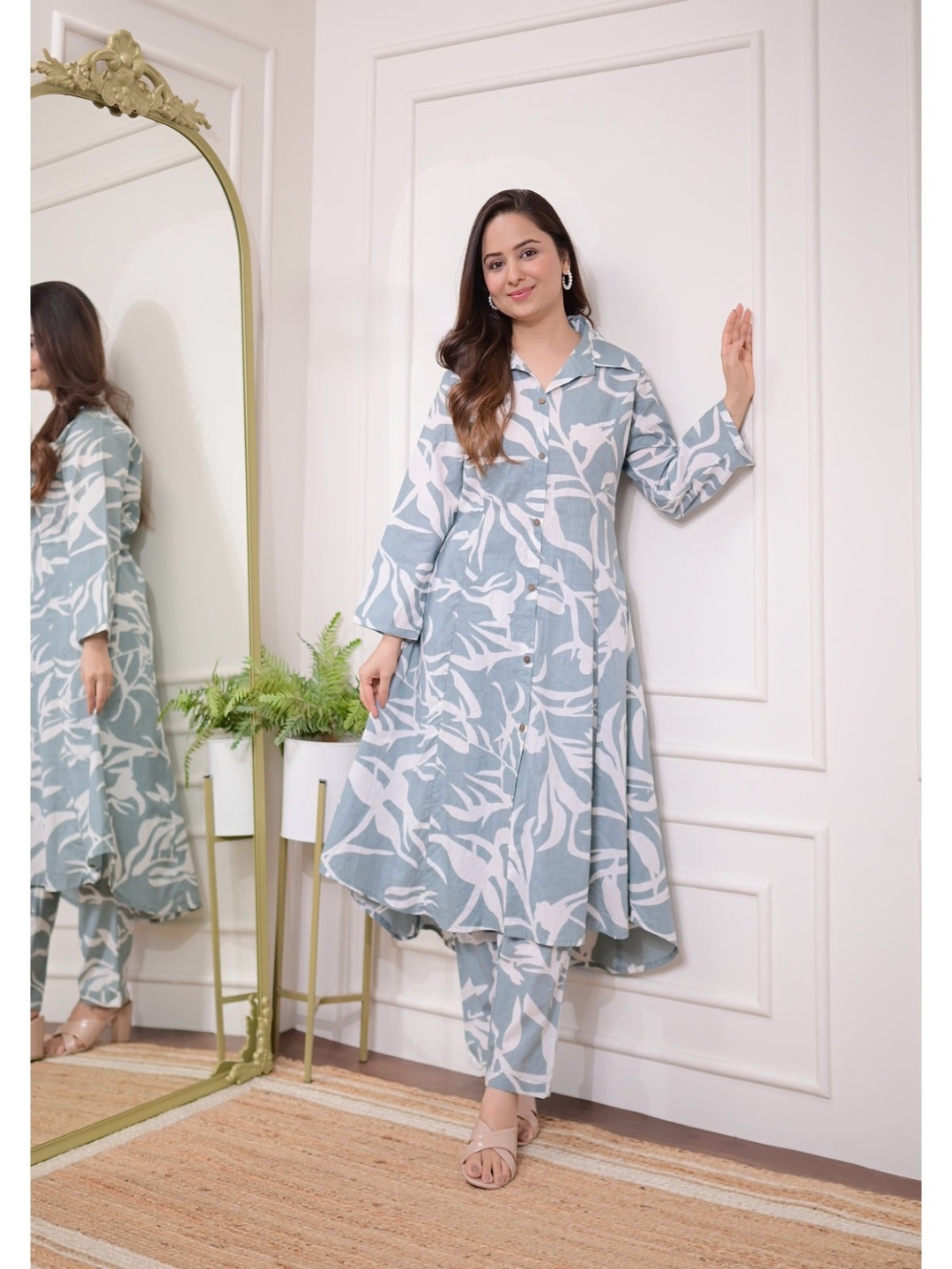 

SIJOPA Floral Printed Shirt Collar Long Sleeves A Line Kurta with Trousers, Grey