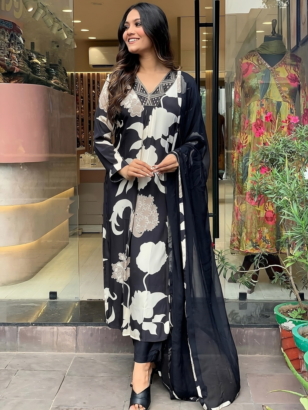 

KALINI Women Floral Printed Regular Kurta with Trousers & With Dupatta, Black