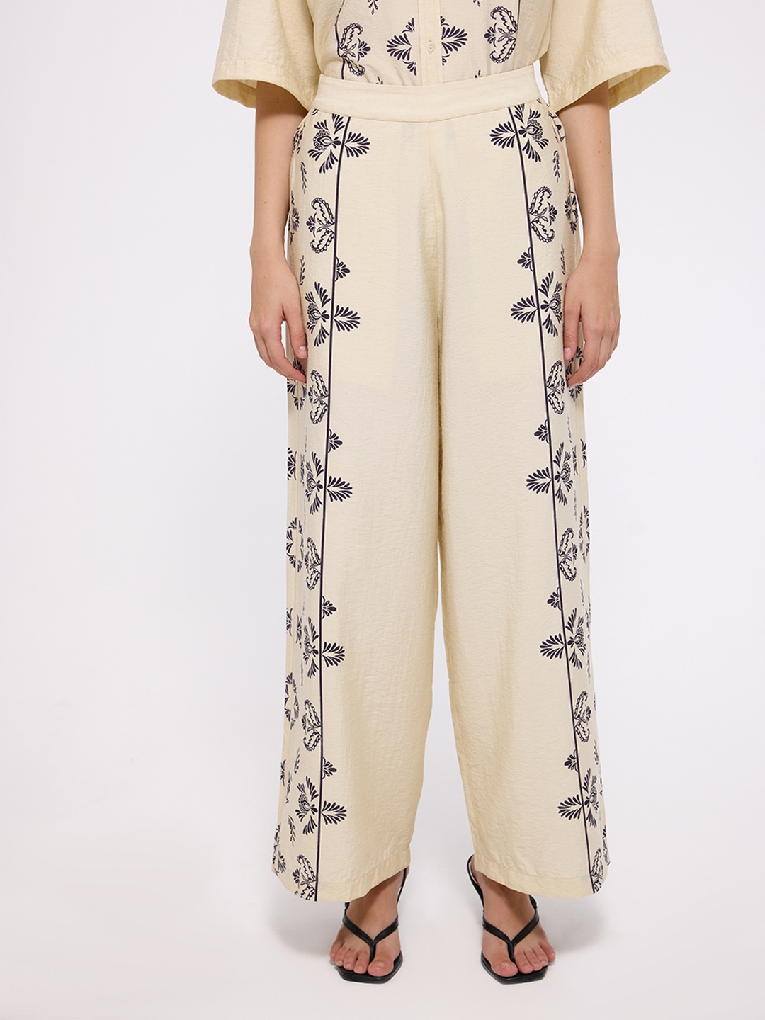 

COVER STORY Women Floral Printed Parallel Trousers, White