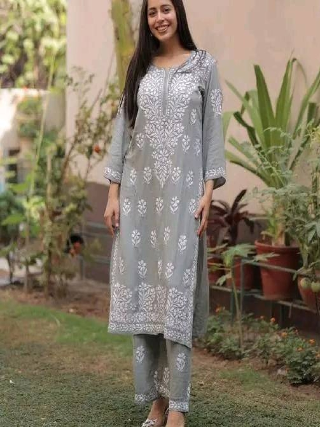 

Rujave Floral Embroidered Lucknowi Chikankari Kurta with Palazzos, Grey