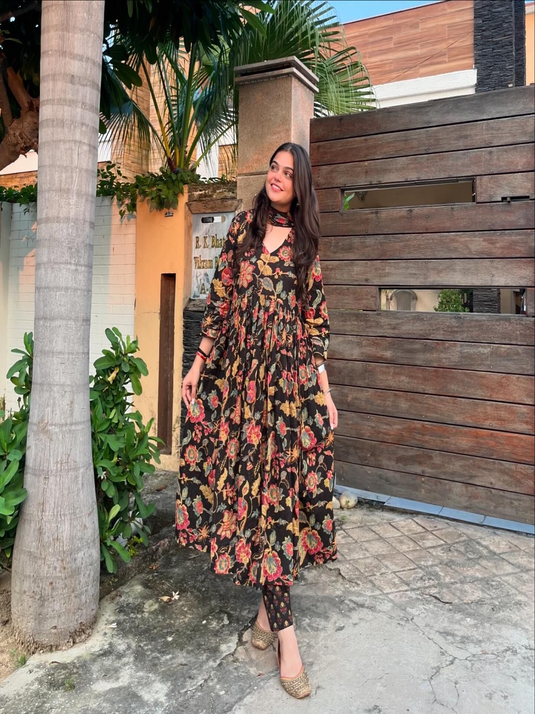 

Anni Designer Women Floral Printed V-Neck Anarkali Kurta with Palazzos & Dupatta, Black