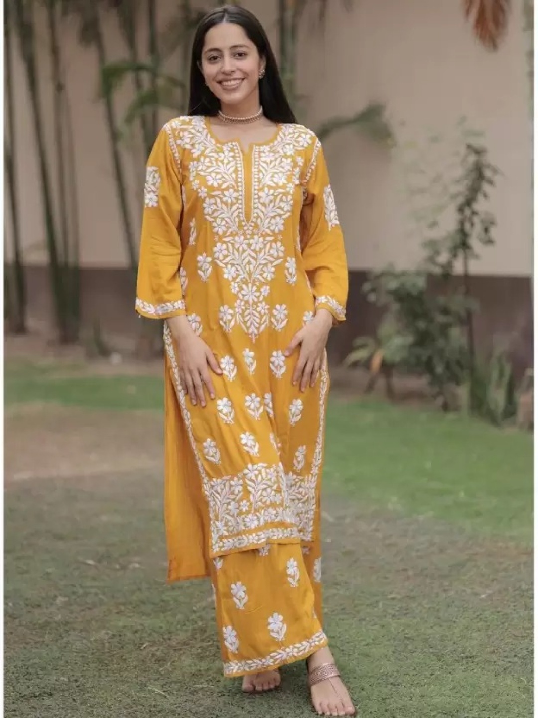 

Rujave Round Neck Ethnic Motifs Embroidered Regular Chikankari Kurta with Palazzo, Yellow