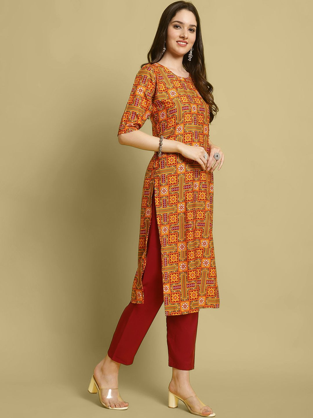 

7Threads Geometric Printed Round Neck Straight Kurta set, Orange