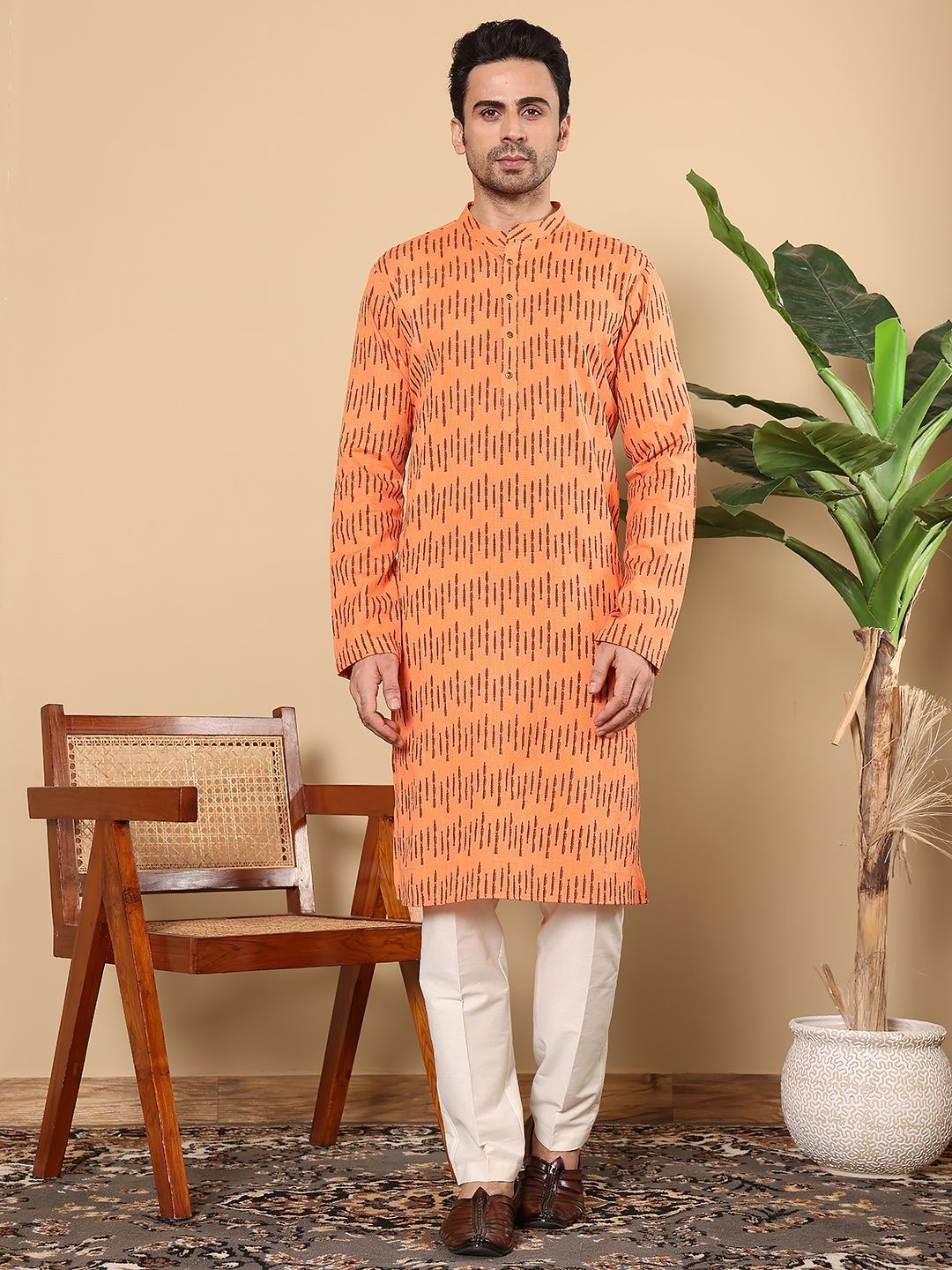 

MULTI SHADES Men Printed Regular Pure Cotton Kurta with Trousers, Orange