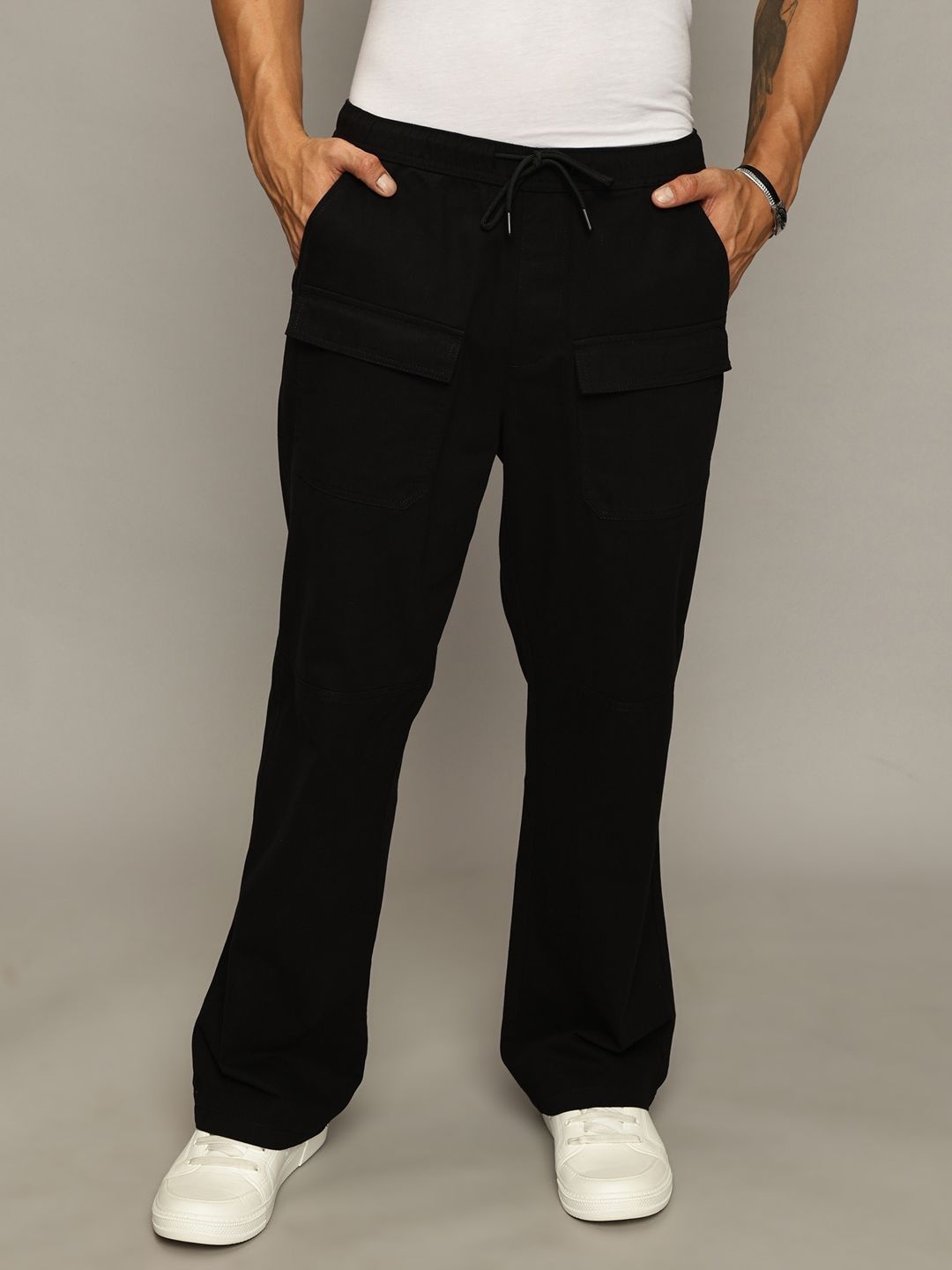 

The Roadster Lifestyle Co Men Pure Cotton Casual Cargo Trousers, Black