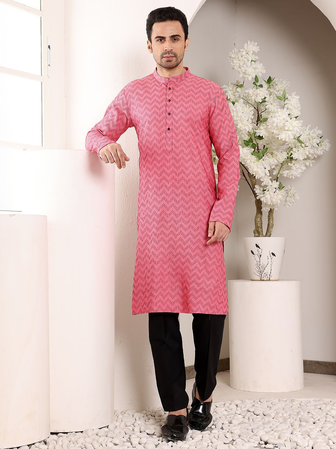 

MULTI SHADES Chevron Self Design Mandarin Collar Straight Kurta With Trousers, Pink