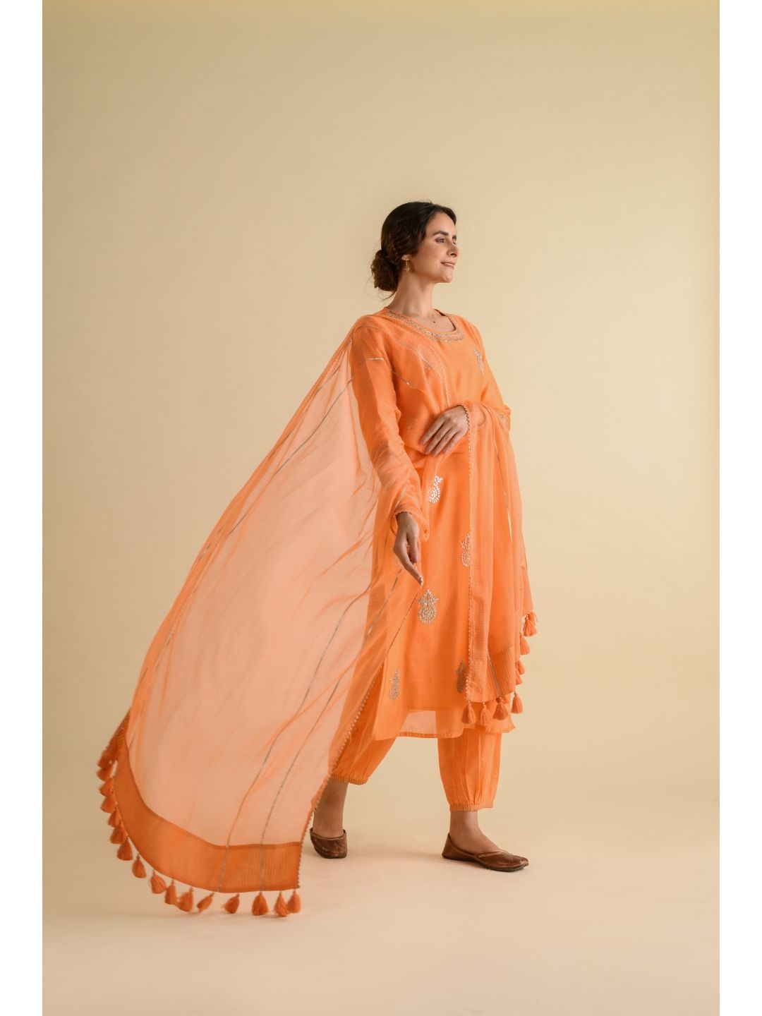 

Kameez by Pooja Kejriwal Floral Embroidered Straight Kurta With Salwar & Dupatta, Orange