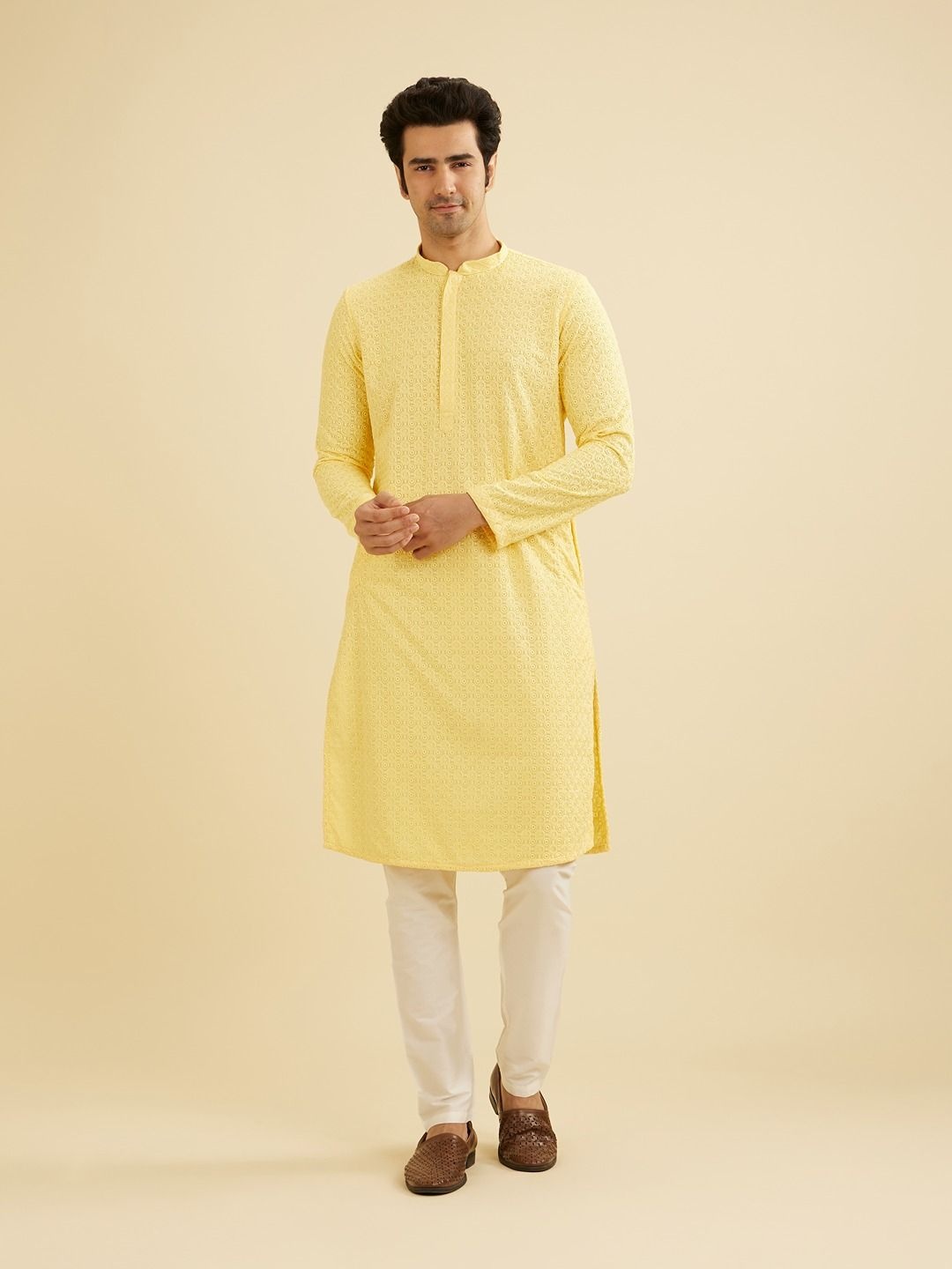 

Manyavar Floral Chikankari Embroidered Mandarin Collar Straight Kurta With Pyjama, Yellow