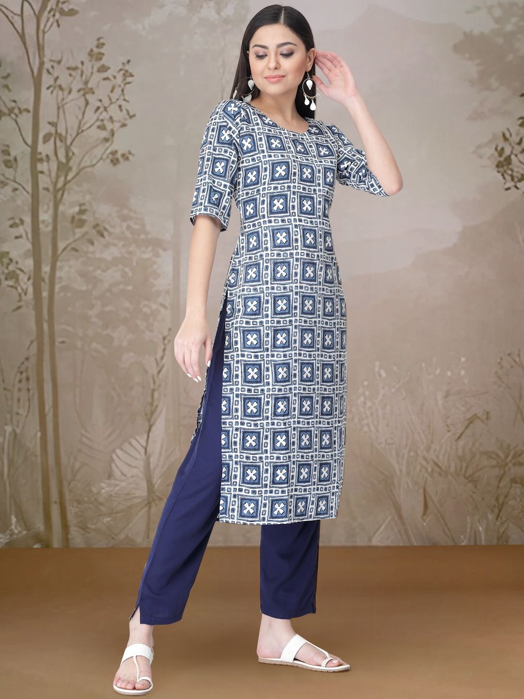 

7Threads Ethnic Motifs Printed Round Neck Straight Kurta With Trousers, Blue