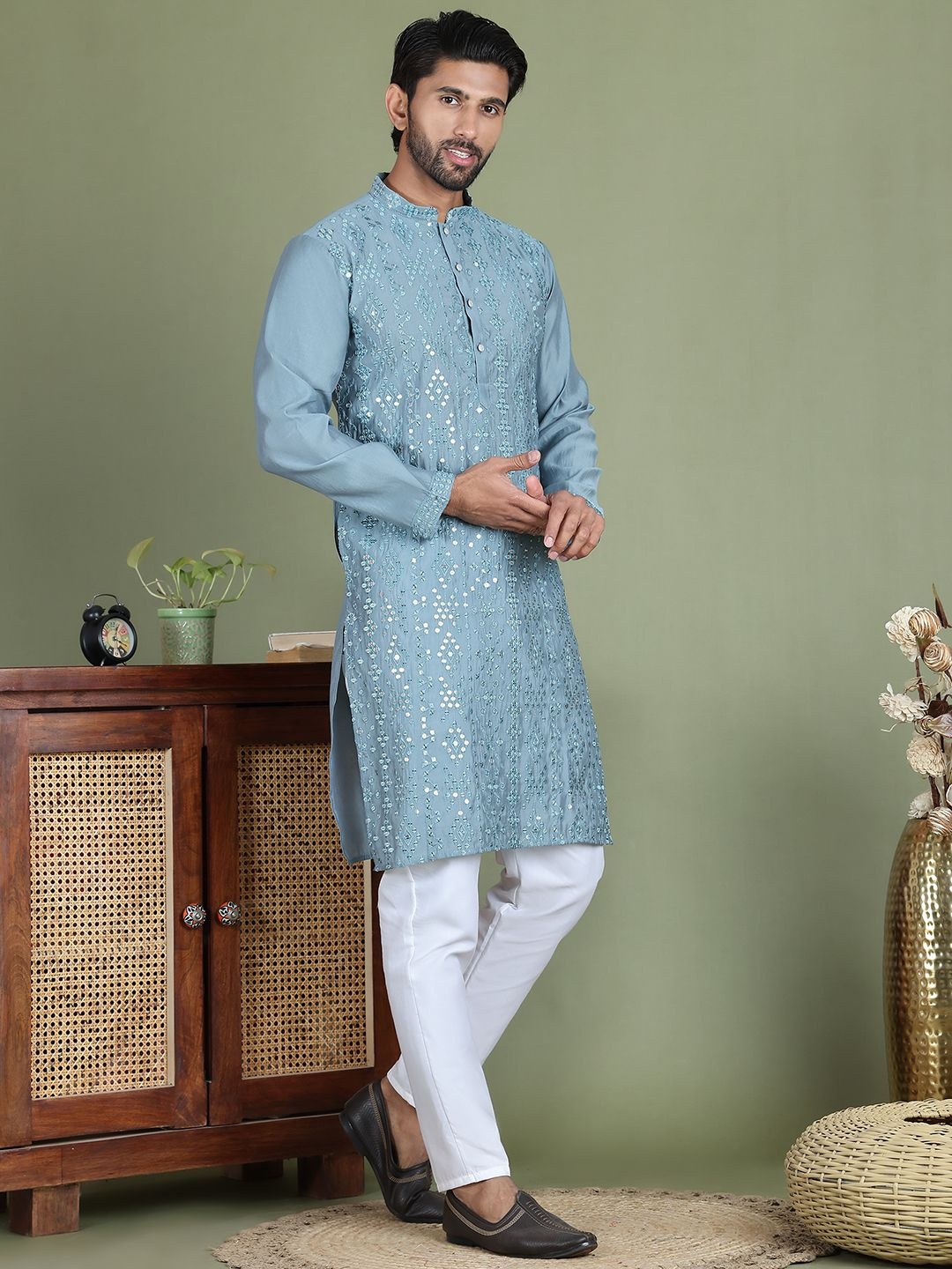 

Jompers Geometric Embroidered Mirror Work Mandarin Collar Straight Kurta With Pyjama, Blue