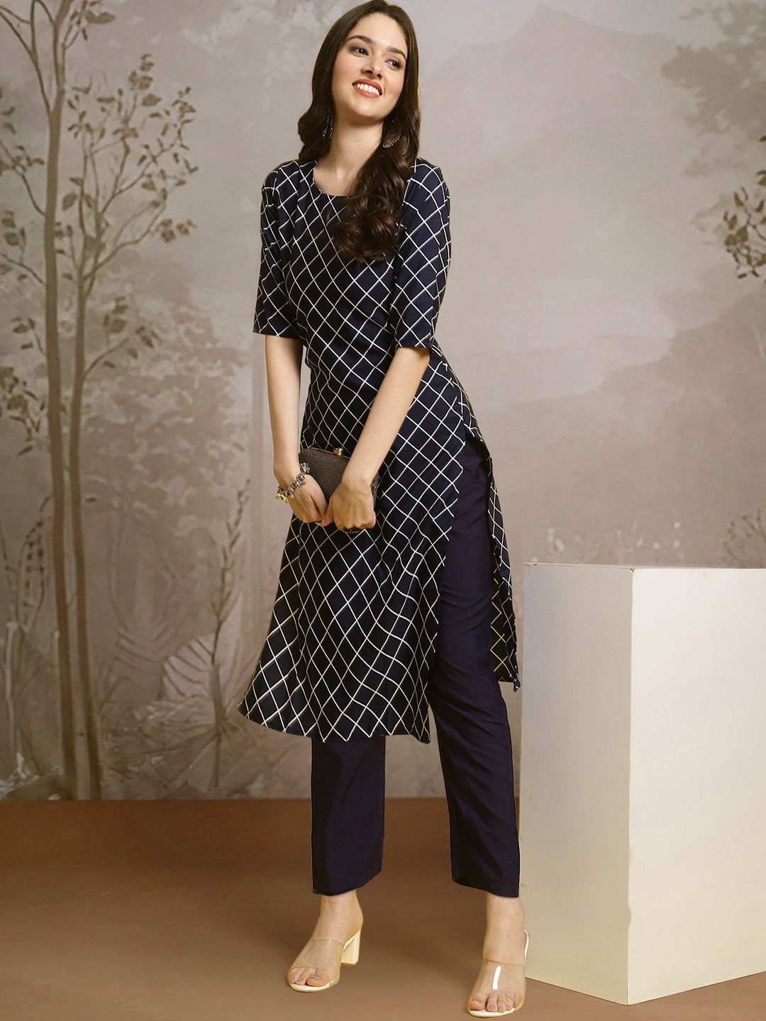

7Threads Checked Printed Round Neck Straight Kurta With Trousers, Navy blue