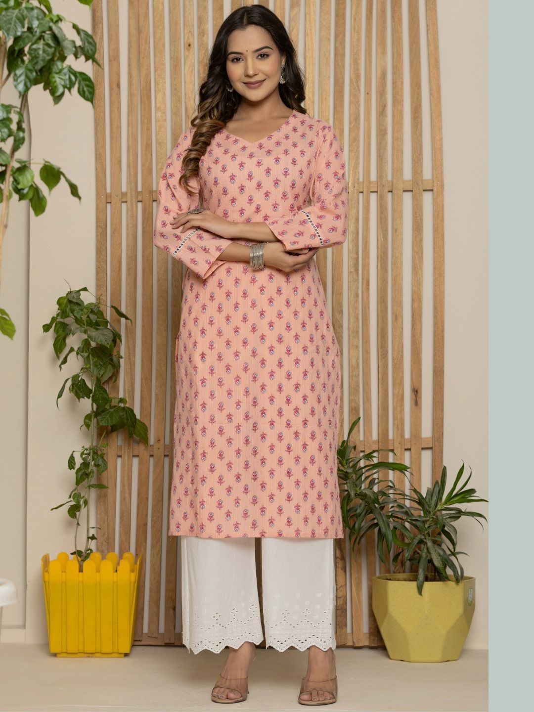 

VEDANA Floral Printed V-Neck Straight Kurta, Peach