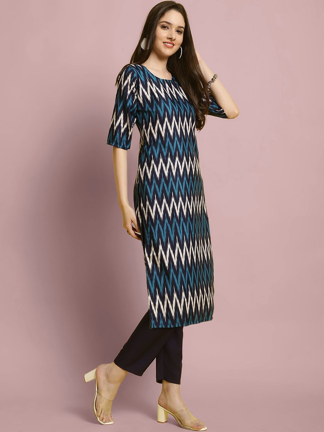 

7Threads Chevron Printed Straight Kurta with Trousers, Black