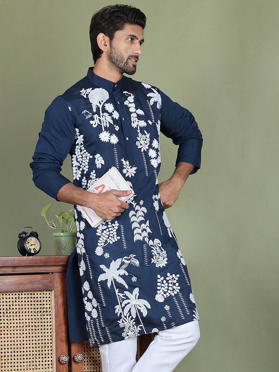 

Jompers Floral Embroidered Chikankari Mandarin Collar Straight Kurta, Blue