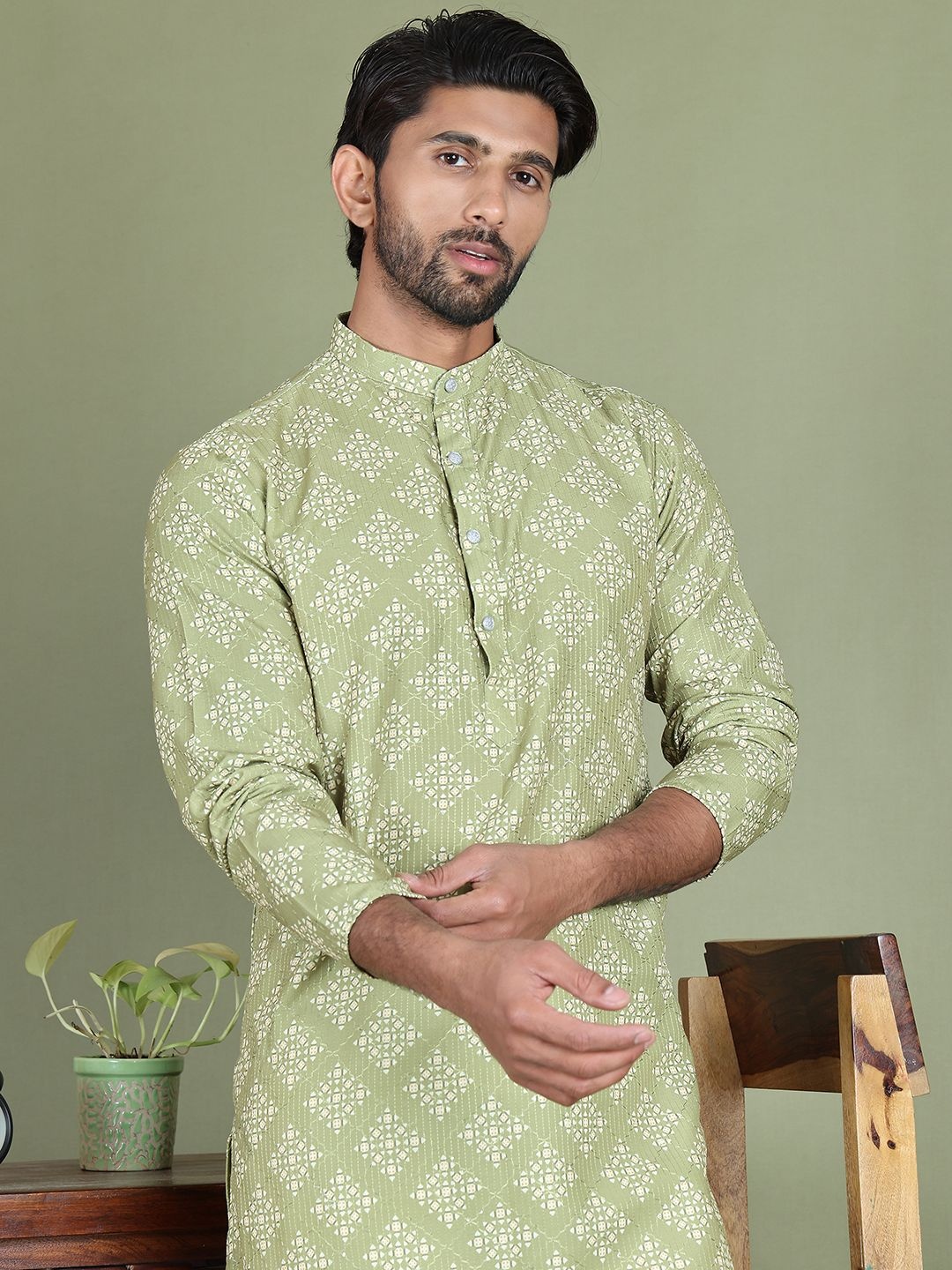 

Anouk Green Geometric Printed Mandarin Collar Sequinned Straight Kurta With Pyjama