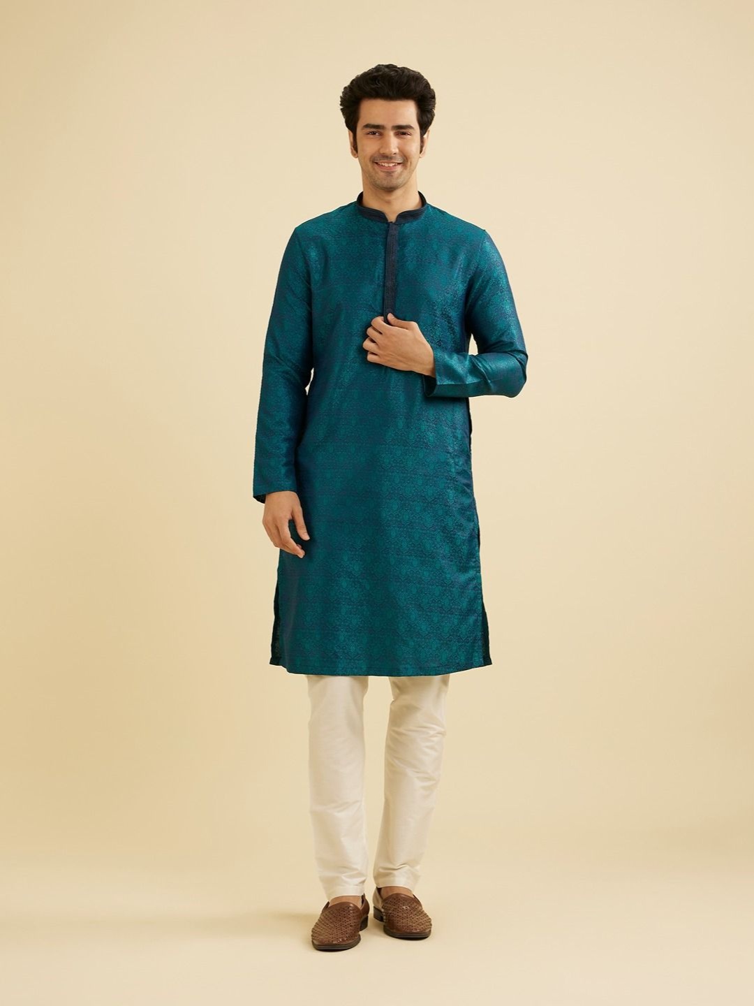 

Manyavar Woven Design Mandarin Collar Straight Kurta With Pyjama, Green