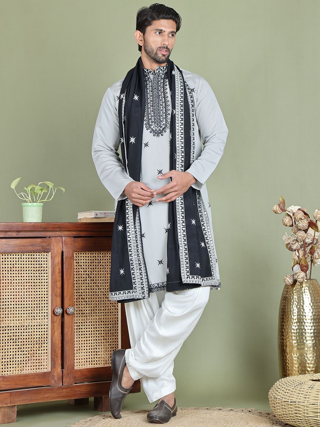 

Jompers Geometric Embroidered Mirror Work Mandarin Collar Kurta with Salwar And Dupatta, Grey