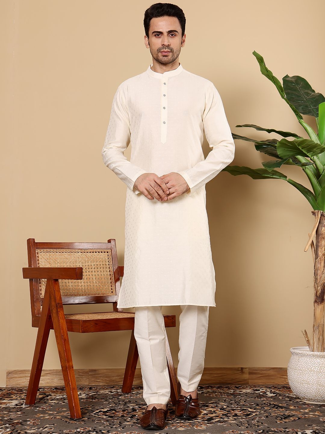 

MULTI SHADES Ethnic Motifs Thread Work Viscose Silk Straight Kurta With Pyjamas, Off white