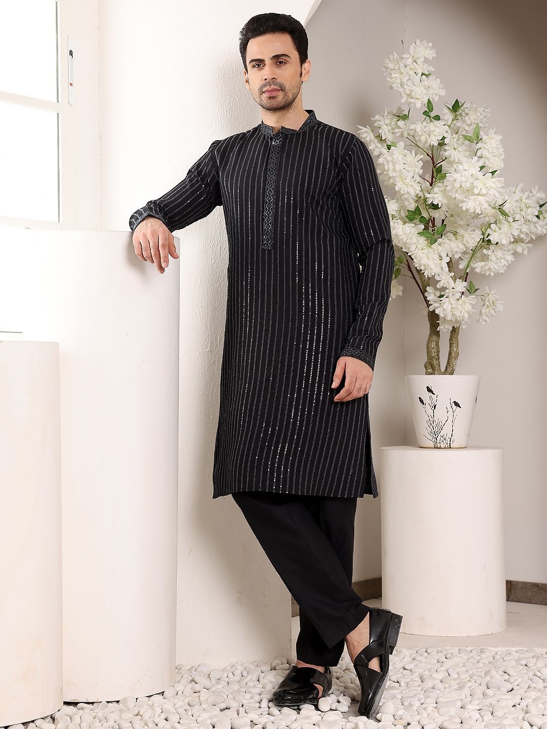 

MULTI SHADES Striped Mandarin Collar Sequinned Straight Kurta With Pyjama, Black