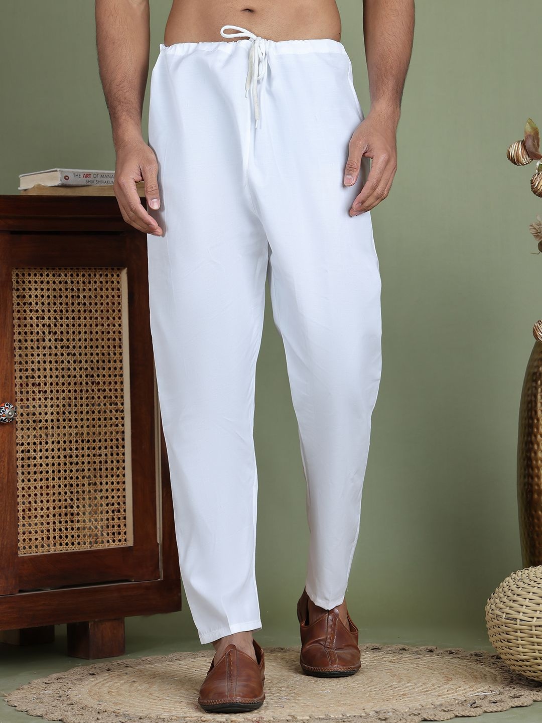 

Jompers Men Pure Cotton Mid-Rise Pyjamas, White