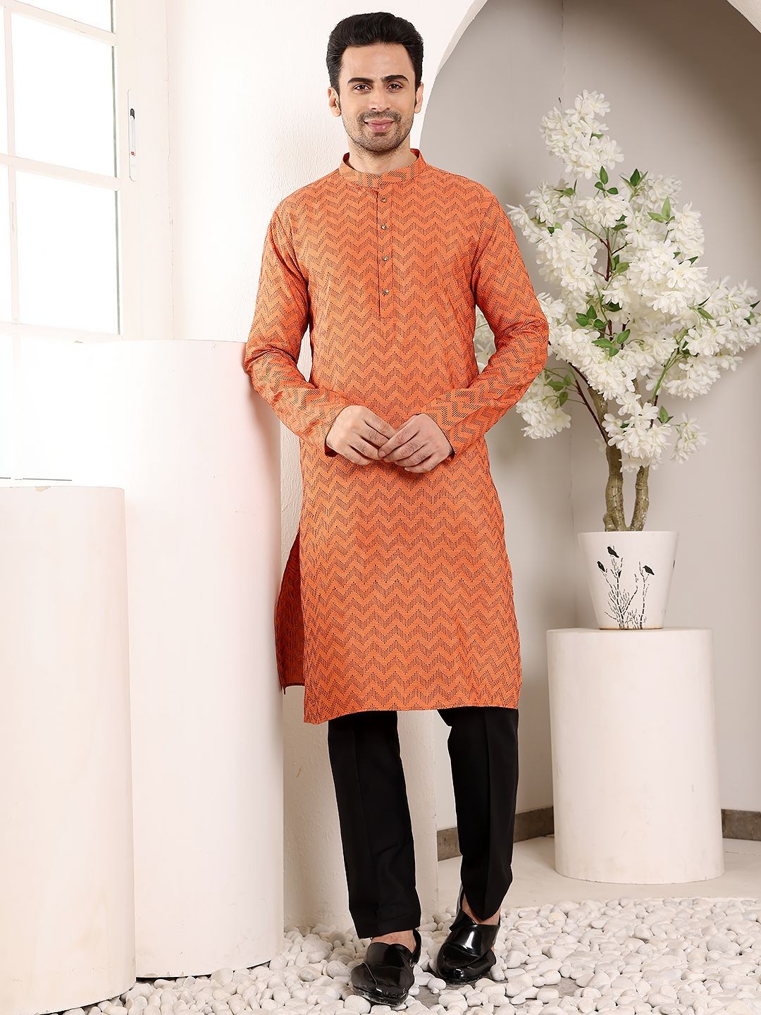 

MULTI SHADES Chevron Self Design Pure Cotton Kurta with Trousers, Orange