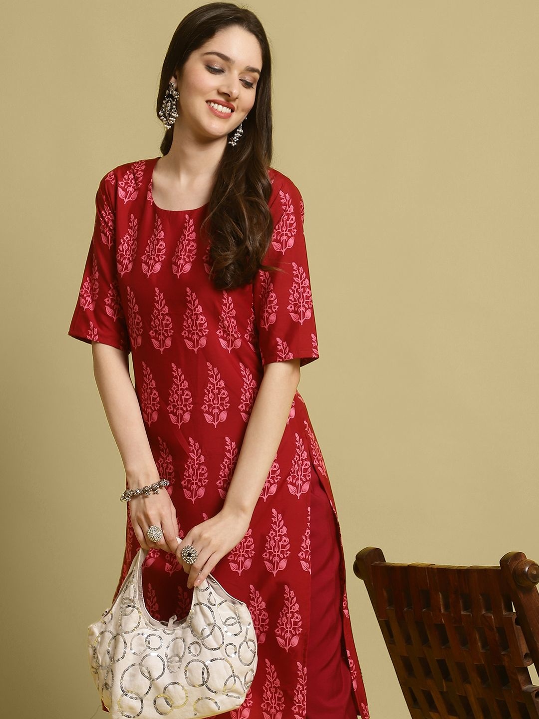 

7Threads Floral Printed Round Neck Regular Straight Kurta With Trouser, Pink