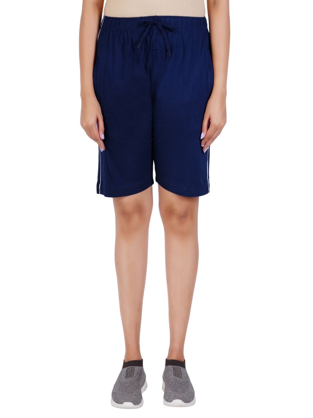 

GUIDE Women Mid-Rise Cotton Outdoor Shorts, Blue