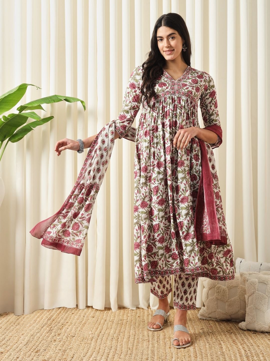 

Jaitpuriya Floral Printed V-Neck Pure Cotton Empire Anarkali Kurta With Trouser & Dupatta, Red