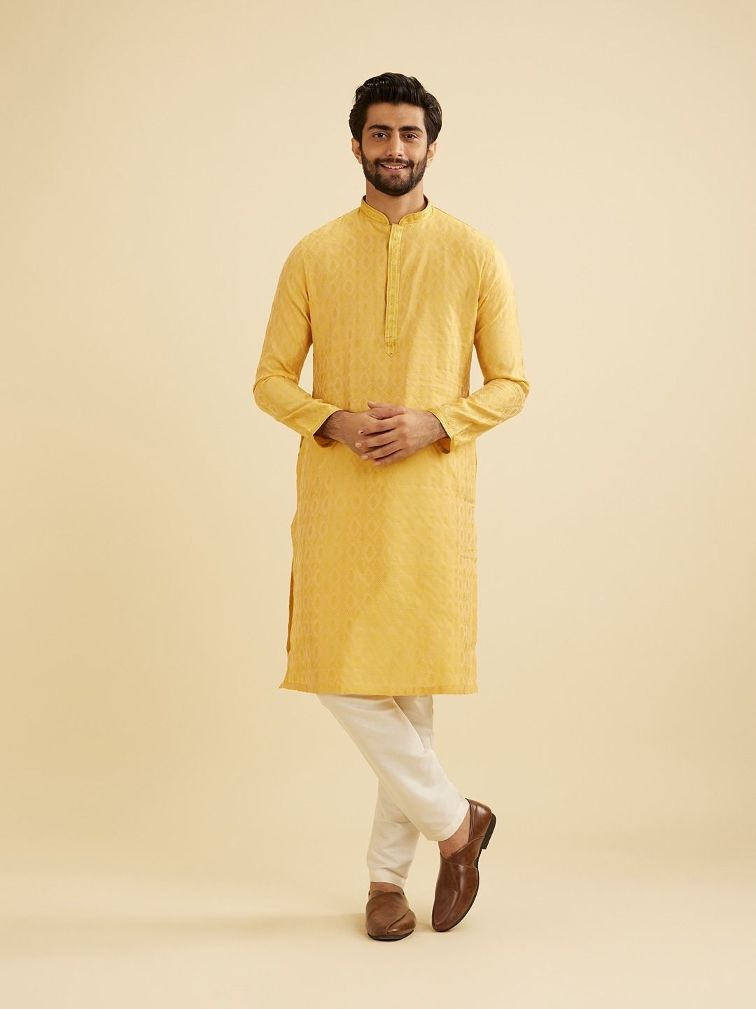 

Manyavar Ethnic Motifs Embroidered Mandarin Collar Jacquard Straight Kurta With Trousers, Yellow