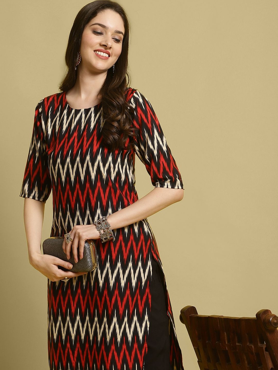 

7Threads Chevron Printed Round Neck Regular Straight Kurta With Trouser, Black